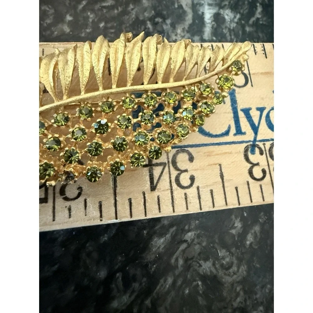 Vintage Gold Tone Leaf Brooch With Emerald Green Rhinestones